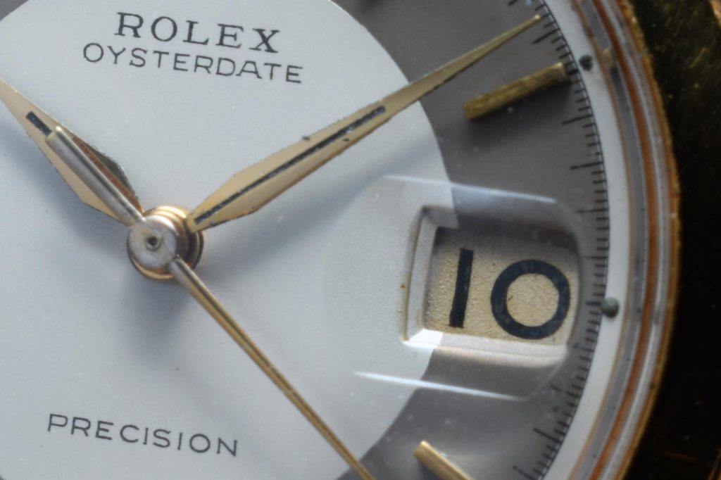 A Rolex date cyclops lets people know its a Rolex 10 metres away - Isochrono