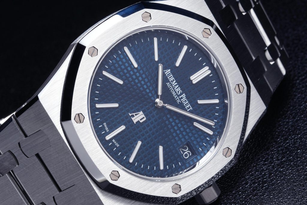 Hands-On: Audemars Piguet Royal Oak 'Jumbo' Extra-Thin Titanium Watch With  Bulk Metallic Glass