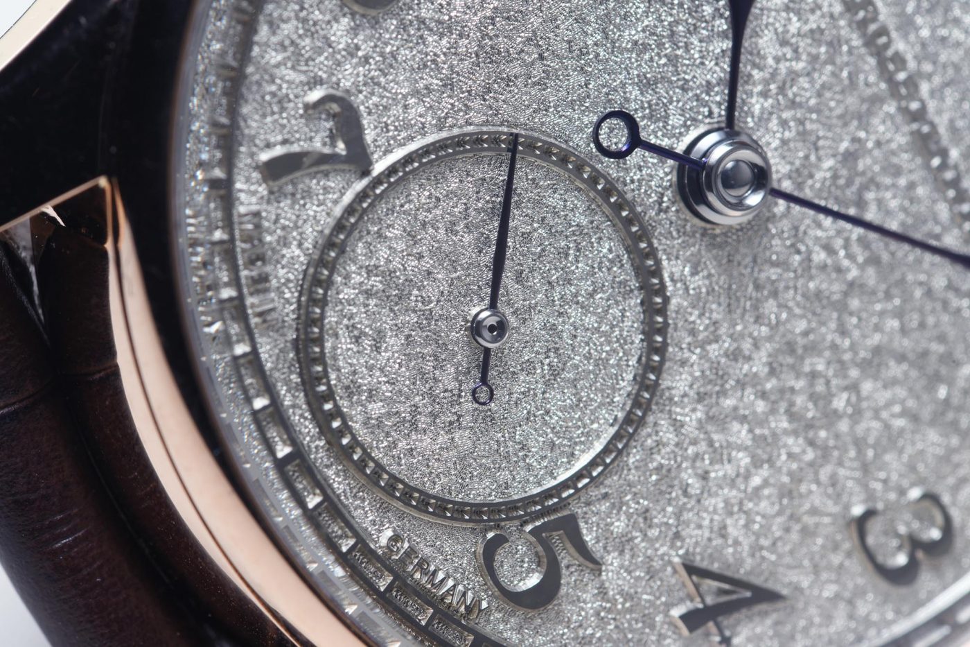 The Moritz Grossmann Tremblage revives an old engraving technique ...